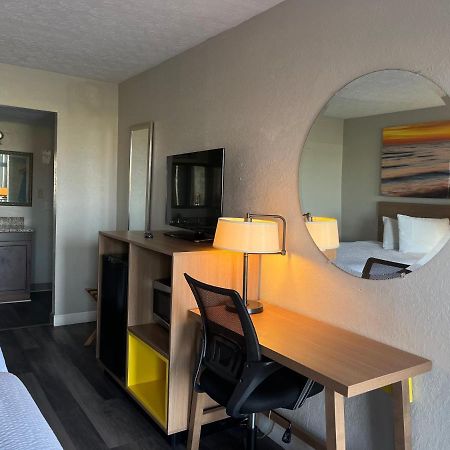 Days Inn & Suites By Wyndham Dayton North מראה חיצוני תמונה