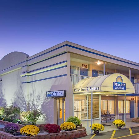 Days Inn & Suites By Wyndham Dayton North מראה חיצוני תמונה