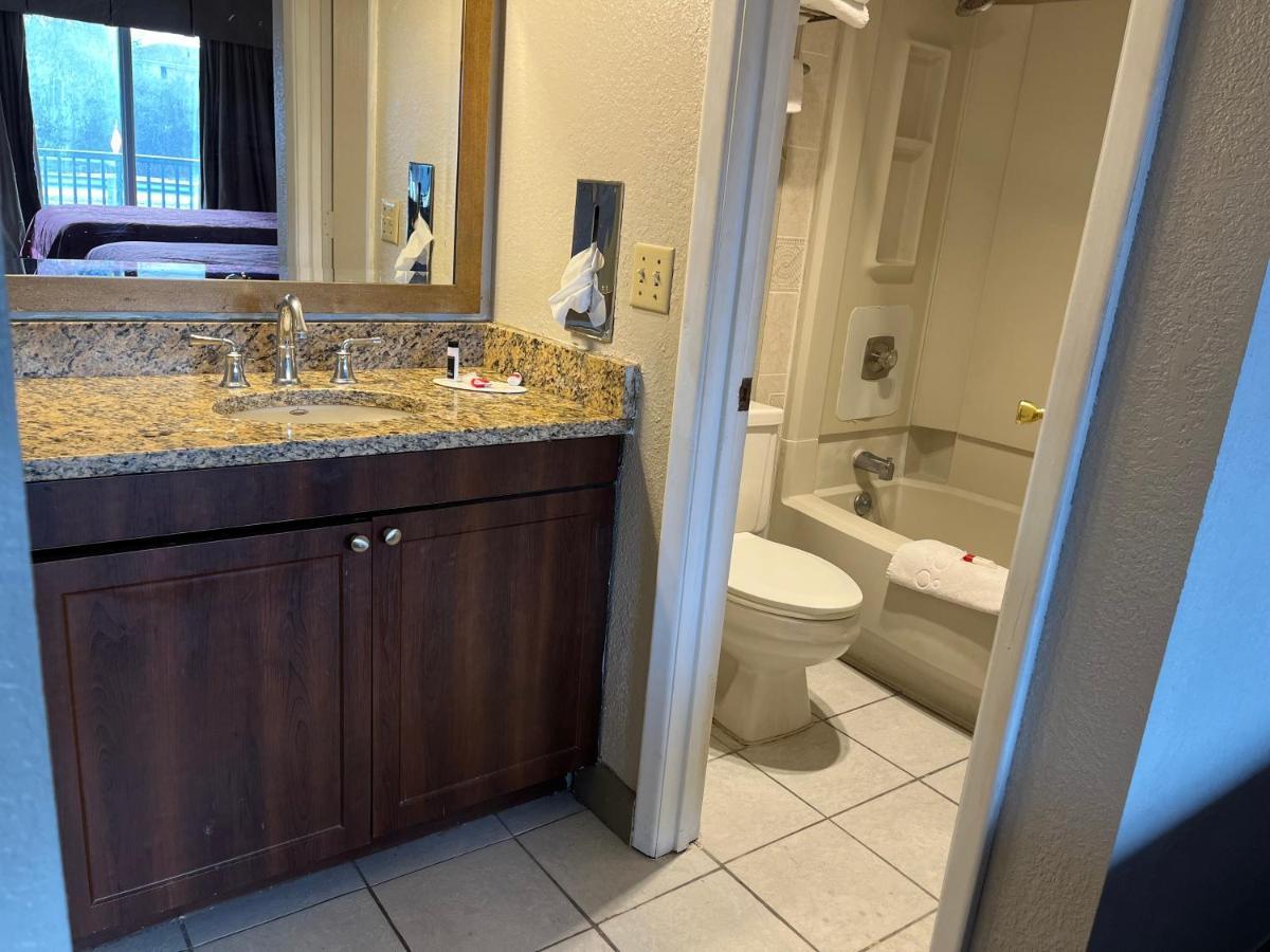 Days Inn & Suites By Wyndham Dayton North מראה חיצוני תמונה