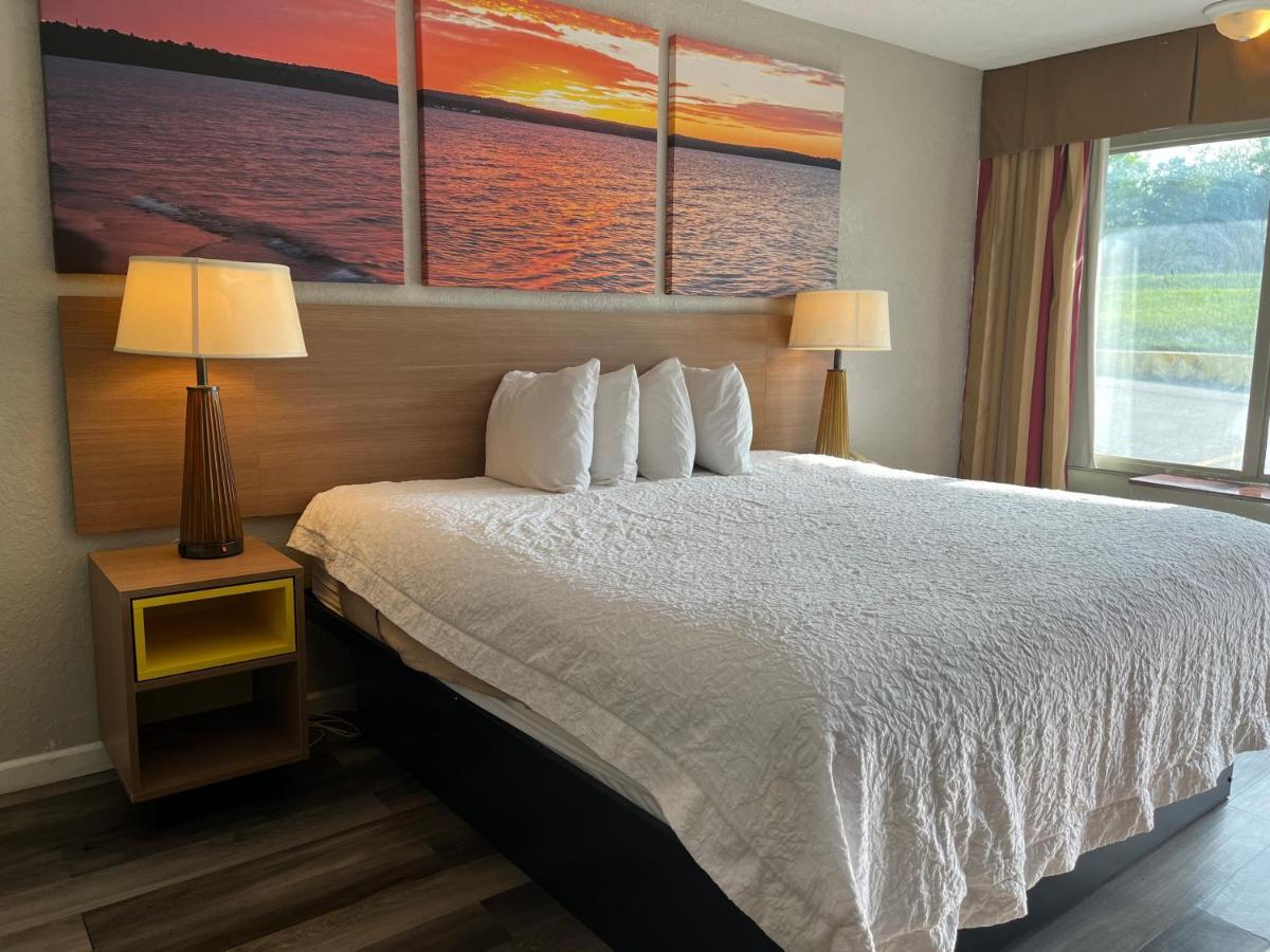 Days Inn & Suites By Wyndham Dayton North מראה חיצוני תמונה