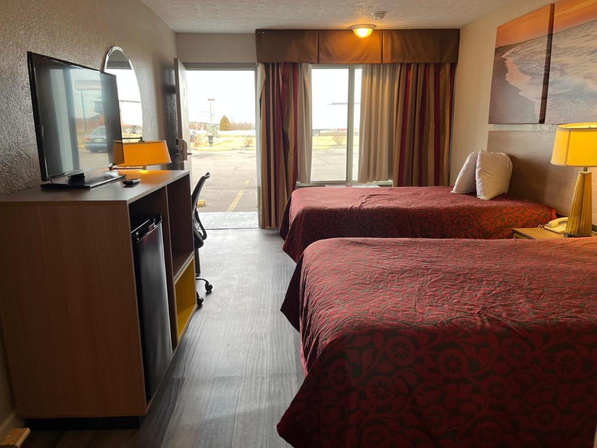 Days Inn & Suites By Wyndham Dayton North מראה חיצוני תמונה