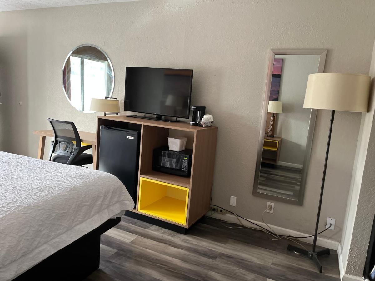Days Inn & Suites By Wyndham Dayton North מראה חיצוני תמונה