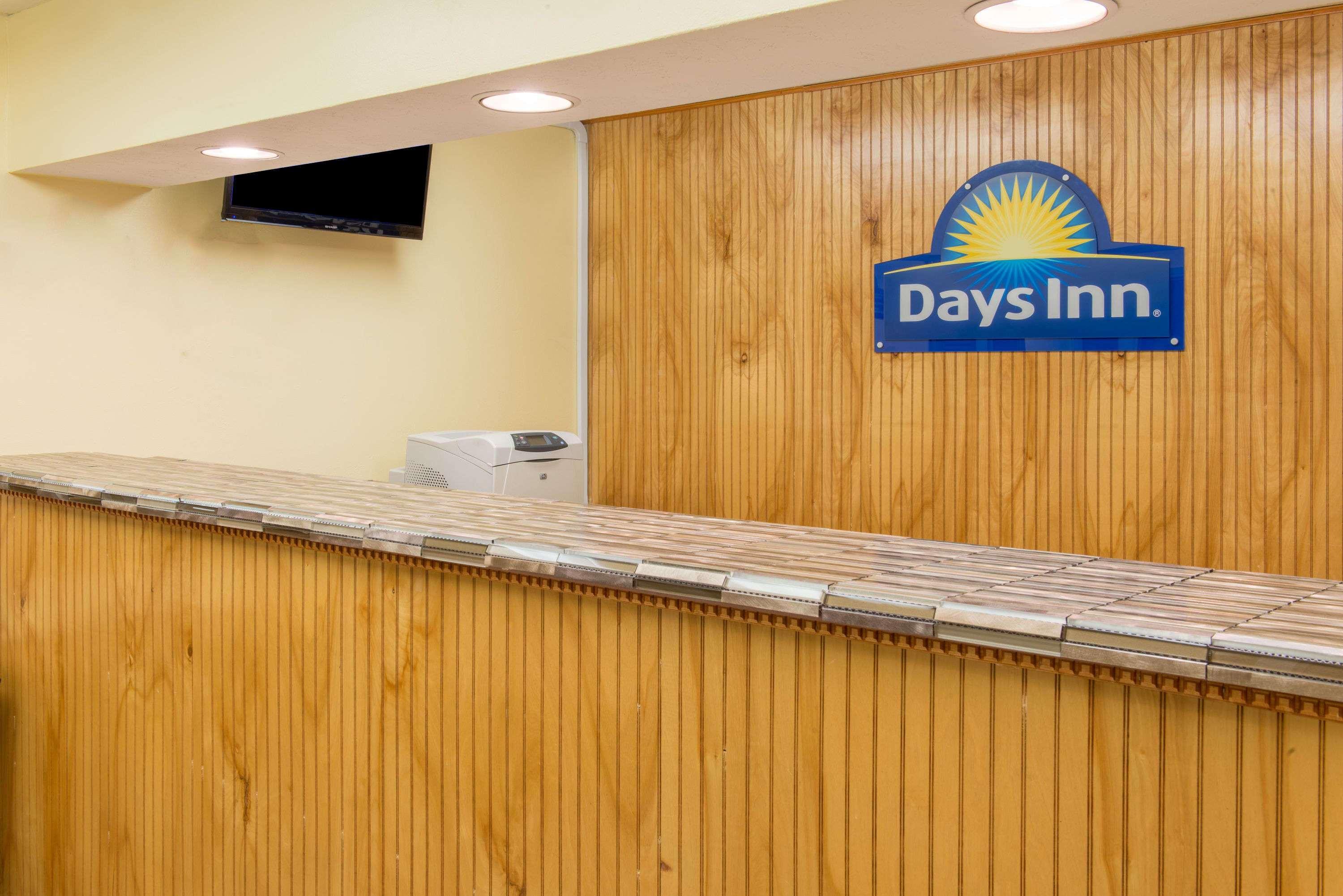 Days Inn & Suites By Wyndham Dayton North מראה חיצוני תמונה